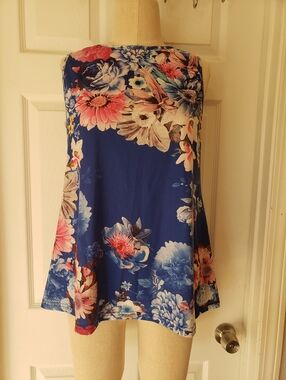 Blue Floral Sleeveless Swing Top Size Medium
